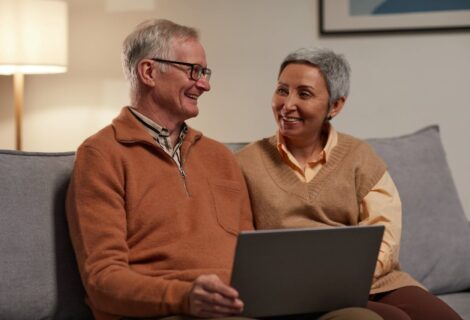 Understanding the Pros and Cons of Online Couples Therapy